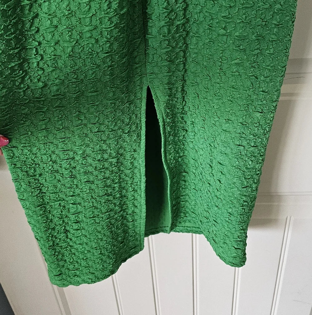 ASTR the Label, Green Textured Midi Dress - Elegant Women's Dress, Size S - Picture 8 of 9